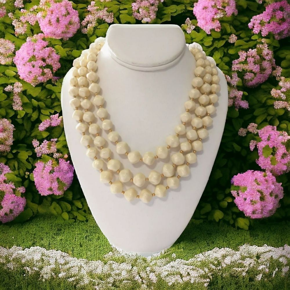 Vtg‎ Multi Strand Beaded Necklace Textured Ivory Beads Gold Tone Tiered Acrylic.